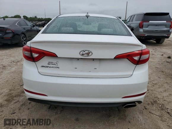 2015 Hyundai Sonata SE z VIN 5NPE24AF2FH232783, wystawiony jako Copart lot #59675925 z przebiegiem 100 748 mil mil oraz Czysty tytuł • Clean title. Historia ofert i sprzedaży dostępna na DreamBid. Obrazek 6.