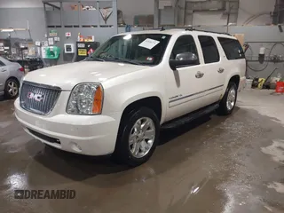 2013 GMC Yukon XL SLT with VIN 1GKS2KE76DR370332, listed as a IAAI auction lot 41646274 with 171,759 mi miles. Bid and sale history available at carsss.com. Image 18.