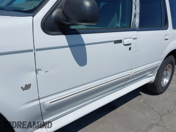 1998 Ford Explorer XLT z VIN 1FMZU32P6WZA04805, wystawiony jako IAAI lot #42569869 z przebiegiem 481 669 mil mil oraz . Historia ofert i sprzedaży dostępna na DreamBid. Obrazek 6.