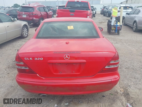 2001 Mercedes-Benz SLK 230/320 z VIN WDBKK65F31F223603, wystawiony jako IAAI lot #42307611 z przebiegiem 136 357 mil mil oraz . Historia ofert i sprzedaży dostępna na DreamBid. Obrazek 16.