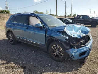 2020 Volkswagen Tiguan SE z VIN 3VV3B7AX2LM035055, wystawiony jako Copart lot #82392284 z przebiegiem 43 302 mil mil oraz Nie do naprawy • Non repairable. Historia ofert i sprzedaży dostępna na DreamBid. Obrazek 4.