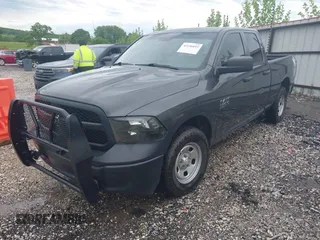 2022 Ram 1500 Tradesman z VIN 1C6RR6FG9NS222835, wystawiony jako IAAI lot #42156693 z przebiegiem 71 564 mil mil oraz . Historia ofert i sprzedaży dostępna na DreamBid. Obrazek 17.