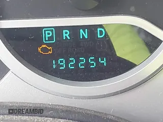 2007 Jeep Wrangler Unlimited Sahara z VIN 1J8GA59187L104774, wystawiony jako IAAI lot #42485359 z przebiegiem 192 254 mil mil oraz . Historia ofert i sprzedaży dostępna na DreamBid. Obrazek 16.