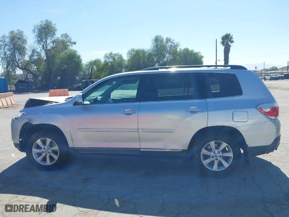 2011 Toyota Highlander with VIN 5TDBK3EH2BS060560, listed as a IAAI auction lot 41713322 with 143,122 mi miles. Bid and sale history available at carsss.com. Image 13.