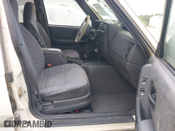 2001 Jeep Cherokee Sport with VIN 1J4FT48S21L516398, listed as a IAAI auction lot 42072391 with 187,730 mi miles. Bid and sale history available at carsss.com. Image 5.