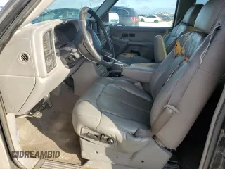 2001 GMC Sierra 1500HD SLE z VIN 1GTGC13U11F152684, wystawiony jako Copart lot #71216924 z przebiegiem Nie podano mil oraz Szkody całkowita. Historia ofert i sprzedaży dostępna na DreamBid. Obrazek 7.