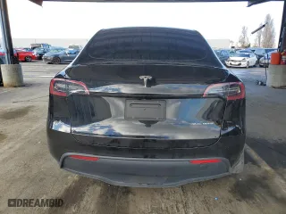 2023 Tesla Model Y Long Range with VIN 7SAYGDEE3PF938230, listed as a Copart auction lot 47883385 with 28,461 mi miles and Salvage Title. Bid and sale history available at carsss.com. Image 6.