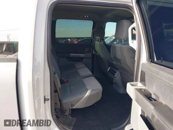 2023 Ford F-150 Lightning Pro z VIN 1FTVW1EL4PWG59817, wystawiony jako IAAI lot #41243052 z przebiegiem 9 859 mil mil oraz . Historia ofert i sprzedaży dostępna na DreamBid. Obrazek 8.