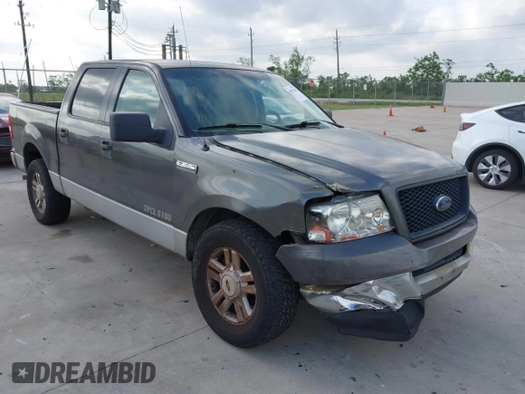 2005 Ford F-150 XLT z VIN 1FTRW12W55KF12801, wystawiony jako IAAI lot #42071518 z przebiegiem 462 561 mil mil oraz . Historia ofert i sprzedaży dostępna na DreamBid. Obrazek 1.