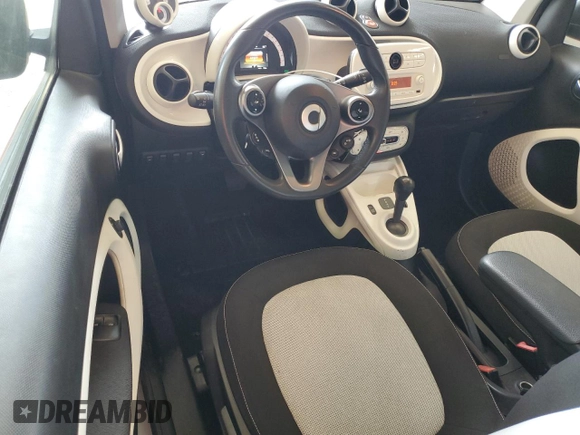 2018 Smart fortwo Pure with VIN WMEFJ9BA6JK270276, listed as a Copart auction lot 64037285 with 47,377 mi miles and Clean title. Bid and sale history available at DreamBid. Image 8.