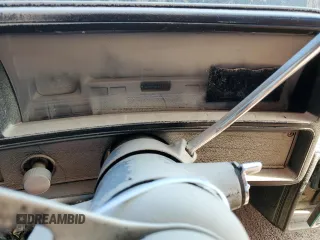 1980 Chevrolet El Camino z VIN 1W80KAD418693, wystawiony jako Copart lot #68218644 z przebiegiem Nie podano mil oraz Szkoda całkowita • Salvage title. Historia ofert i sprzedaży dostępna na DreamBid. Obrazek 9.