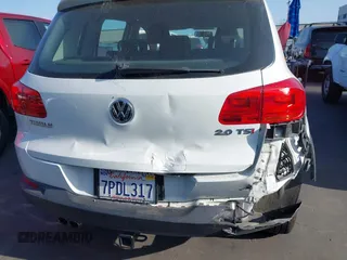 2015 Volkswagen Tiguan S z VIN WVGAV7AX7FW564563, wystawiony jako IAAI lot #42369715 z przebiegiem 27 976 mil mil oraz . Historia ofert i sprzedaży dostępna na DreamBid. Obrazek 6.