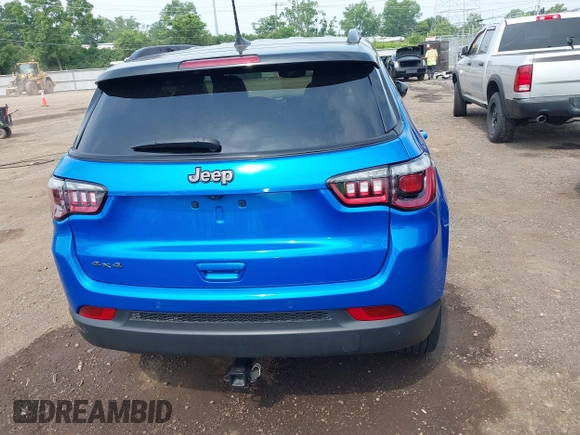 2024 Jeep Compass Latitude z VIN 3C4NJDBN4RT106311, wystawiony jako IAAI lot #42474517 z przebiegiem 9 027 mil mil oraz . Historia ofert i sprzedaży dostępna na DreamBid. Obrazek 16.