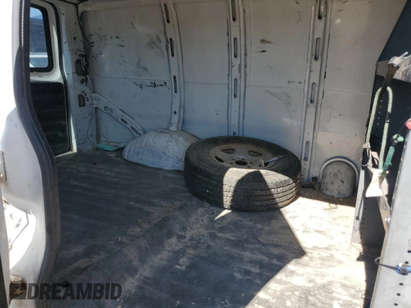 2007 Chevrolet Express Cargo z VIN 1GCFG15X571120155, wystawiony jako Copart lot #60756575 z przebiegiem 209 938 mil mil oraz Nie do naprawy • Non repairable. Historia ofert i sprzedaży dostępna na DreamBid. Obrazek 11.