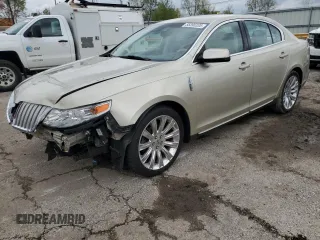 2011 Lincoln MKS z VIN 1LNHL9DR1BG608963, wystawiony jako Copart lot #55390335 z przebiegiem 162 383 mil mil oraz Szkoda całkowita • Salvage title. Historia ofert i sprzedaży dostępna na DreamBid. Obrazek 1.