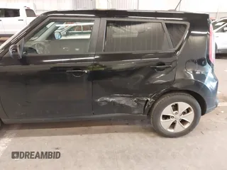 2014 Kia Soul with VIN KNDJN2A28E7110441, listed as a IAAI auction lot 41870022 with 146,981 mi miles. Bid and sale history available at carsss.com. Image 12.
