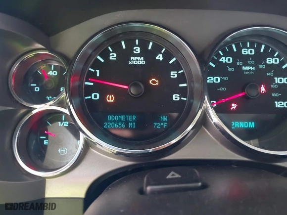 2010 Chevrolet Silverado 1500 LT with VIN 3GCRKSE31AG258718, listed as a IAAI auction lot 42061306 with 220,656 mi miles. Bid and sale history available at carsss.com. Image 7.