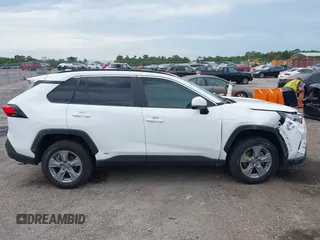 2022 Toyota RAV4 Hybrid XLE z VIN 4T3RWRFV4NU080211, wystawiony jako IAAI lot #42399810 z przebiegiem 101 205 mil mil oraz . Historia ofert i sprzedaży dostępna na DreamBid. Obrazek 13.
