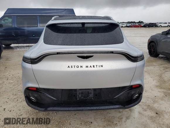 2021 Aston Martin DBX z VIN SCFVUJAW4MTV03930, wystawiony jako Copart lot #73946614 z przebiegiem Nie podano mil oraz Nie do naprawy. Historia ofert i sprzedaży dostępna na DreamBid. Obrazek 6.