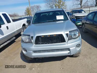 2006 Toyota Tacoma z VIN 5TELU42N56Z232703, wystawiony jako IAAI lot #41689447 z przebiegiem 171 801 mil mil oraz . Historia ofert i sprzedaży dostępna na DreamBid. Obrazek 12.