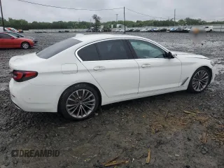 2021 BMW 5 Series 530i xDrive z VIN WBA13BJ03MCG98761, wystawiony jako Copart lot #56557135 z przebiegiem Nie podano mil oraz Szkoda całkowita • Salvage title. Historia ofert i sprzedaży dostępna na DreamBid. Obrazek 3.