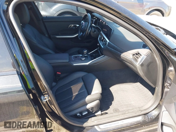 2019 BMW 3 Series 330i xDrive with VIN WBA5R7C51KFH25487, listed as a IAAI auction lot 40605403 with 1 mi miles. Bid and sale history available at carsss.com. Image 5.
