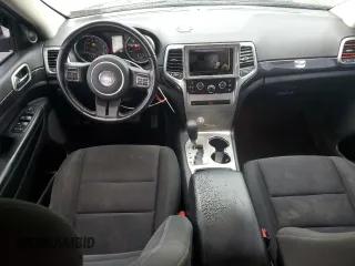 2011 Jeep Grand Cherokee Laredo z VIN 1J4RR4GG5BC609569, wystawiony jako Copart lot #55701055 z przebiegiem 234 116 mil mil oraz Czysty tytuł • Clean title. Historia ofert i sprzedaży dostępna na DreamBid. Obrazek 8.
