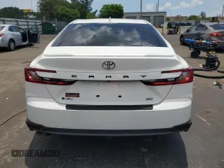 2025 Toyota Camry LE z VIN 4T1DAACK7SU131547, wystawiony jako Copart lot #59087285 z przebiegiem 884 mil mil oraz Szkoda całkowita • Salvage title. Historia ofert i sprzedaży dostępna na DreamBid. Obrazek 6.