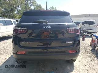 2024 Jeep Compass Latitude Lux z VIN 3C4NJDFN7RT136185, wystawiony jako Copart lot #69064434 z przebiegiem 339 mil mil oraz Szkoda całkowita • Salvage title. Historia ofert i sprzedaży dostępna na DreamBid. Obrazek 6.