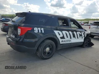 2020 Ford Police Interceptor Utility z VIN 1FM5K8AW6LGC63926, wystawiony jako Copart lot #56027645 z przebiegiem Nie podano mil oraz Szkoda całkowita • Salvage title. Historia ofert i sprzedaży dostępna na DreamBid. Obrazek 3.