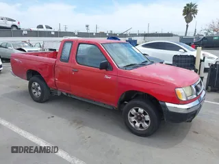 1998 Nissan Frontier XE z VIN 1N6DD26S9WC313482, wystawiony jako IAAI lot #42248356 z przebiegiem 285 719 mil mil oraz . Historia ofert i sprzedaży dostępna na DreamBid. Obrazek 1.