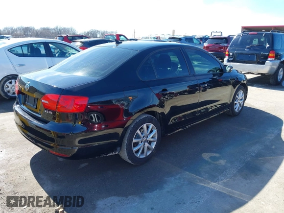 2012 Volkswagen Jetta Sedan SE w/Convenience with VIN 3VWDX7AJ4CM419447, listed as a IAAI auction lot 41653205 with 101,647 mi miles. Bid and sale history available at carsss.com. Image 4.