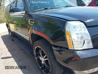 2011 Cadillac Escalade ESV Premium with VIN 1GYS4JEFXBR161853, listed as a IAAI auction lot 42095261 with 210,363 mi miles and . Bid and sale history available at DreamBid. Image 6.