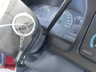 1999 Dodge 1500 z VIN 3B7HC13Y1XM517526, wystawiony jako IAAI lot #41746242 z przebiegiem 116 048 mil mil oraz . Historia ofert i sprzedaży dostępna na DreamBid. Obrazek 11.