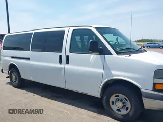 2013 Chevrolet Express Passenger LT z VIN 1GAZG1FG9D1153305, wystawiony jako IAAI lot #42182424 z przebiegiem 25 897 mil mil oraz . Historia ofert i sprzedaży dostępna na DreamBid. Obrazek 13.