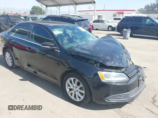 2013 Volkswagen Jetta Sedan SE with VIN 3VWDP7AJ5DM308715, listed as a IAAI auction lot 41666299 with 170,823 mi miles. Bid and sale history available at carsss.com. Image 1.