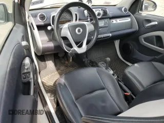 2013 Smart fortwo Passion z VIN WMEEK3BA6DK640099, wystawiony jako Copart lot #50757045 z przebiegiem 102 129 mil mil oraz Czysty tytuł • Clean title. Historia ofert i sprzedaży dostępna na DreamBid. Obrazek 8.