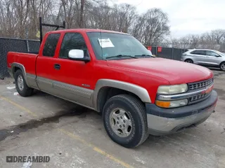 2002 Chevrolet Silverado 1500 LS with VIN 1GCEK19T02Z131933, listed as a IAAI auction lot 41713000 with 237,881 mi miles. Bid and sale history available at carsss.com. Image 1.