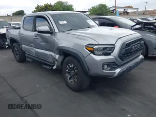 2020 Toyota Tacoma SR5 z VIN 3TMCZ5AN6LM288974, wystawiony jako IAAI lot #42185181 z przebiegiem 94 759 mil mil oraz . Historia ofert i sprzedaży dostępna na DreamBid. Obrazek 1.