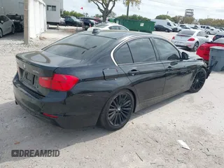 2013 BMW 3 Series 328i xDrive с VIN WBA3B5C53DF591002, выставлен на аукционе IAAI как лот 38877599 с пробегом 136 098 миль миль и . История ставок и продаж доступна на DreamBid. Изображение 4.