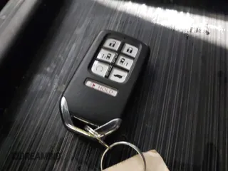 2023 Honda Odyssey Elite z VIN 5FNRL6H95PB016114, wystawiony jako IAAI lot #41865786 z przebiegiem 32 700 mil mil oraz . Historia ofert i sprzedaży dostępna na DreamBid. Obrazek 11.