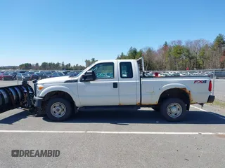 2015 Ford F-250 XLT z VIN 1FT7X2B6XFEA64744, wystawiony jako IAAI lot #41950505 z przebiegiem 200 300 mil mil oraz . Historia ofert i sprzedaży dostępna na DreamBid. Obrazek 14.