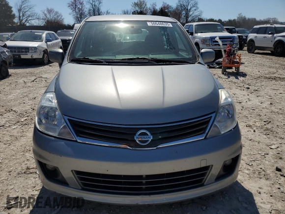 2011 Nissan Versa SL z VIN 3N1BC1CP1BL507254, wystawiony jako Copart lot #50992275 z przebiegiem 93 679 mil mil oraz Czysty tytuł • Clean title. Historia ofert i sprzedaży dostępna na DreamBid. Obrazek 5.