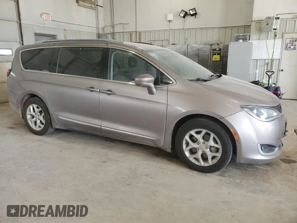 2017 Chrysler Pacifica Touring L Plus с VIN 2C4RC1EG4HR637842, выставлен на аукционе Copart как лот 56588475 с пробегом 208 821 миль миль и Списание • Salvage title. История ставок и продаж доступна на DreamBid. Изображение 4.