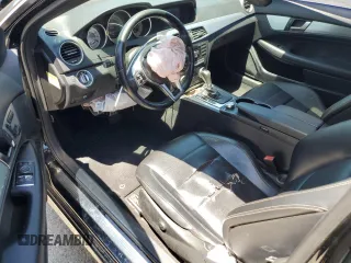 2013 Mercedes-Benz C 250 z VIN WDDGJ4HB0DG094411, wystawiony jako Copart lot #57593055 z przebiegiem 156 212 mil mil oraz Szkoda całkowita • Salvage title. Historia ofert i sprzedaży dostępna na DreamBid. Obrazek 8.