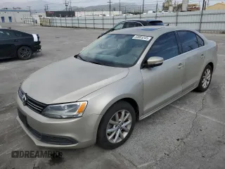 2014 Volkswagen Jetta Sedan SE w/Connectivity/Sunroof PZEV with VIN 3VWD17AJ0EM325358, listed as a Copart auction lot 53003245 with 25,440 mi miles and Salvage Title. Bid and sale history available at carsss.com. Image 1.