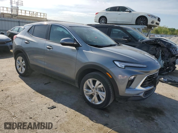 2024 Buick Encore GX Preferred z VIN KL4AMCSL2RB002703, wystawiony jako Copart lot #54006835 z przebiegiem 47 607 mil mil oraz Szkoda całkowita • Salvage title. Historia ofert i sprzedaży dostępna na DreamBid. Obrazek 4.
