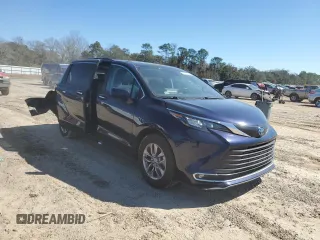 2024 Toyota Sienna XLE with VIN 5TDYRKEC7RS195208, listed as a Copart auction lot 47262295 with 40,960 mi miles and Clean Title. Bid and sale history available at carsss.com. Image 4.