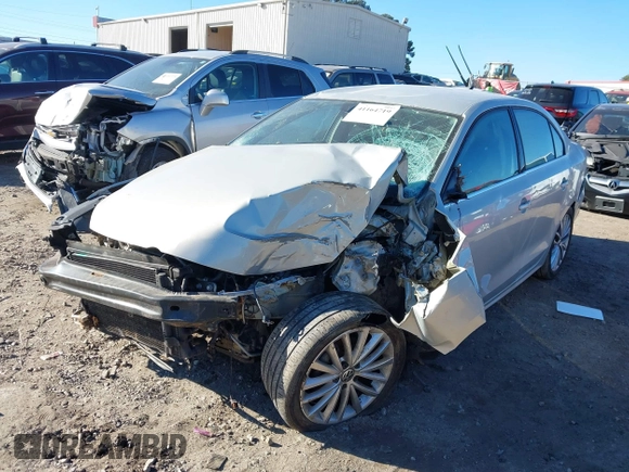 2012 Volkswagen Jetta SEL z VIN 3VWLP7AJ2CM304745, wystawiony jako IAAI lot #41164719 z przebiegiem Nie podano mil oraz . Historia ofert i sprzedaży dostępna na DreamBid. Obrazek 2.