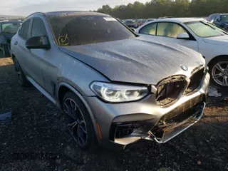 2021 BMW X4 M z VIN 5YMUJ0C00M9F77102, wystawiony jako Copart lot #59472373 z przebiegiem 5041 mil mil oraz . Historia ofert i sprzedaży dostępna na DreamBid. Obrazek 1.